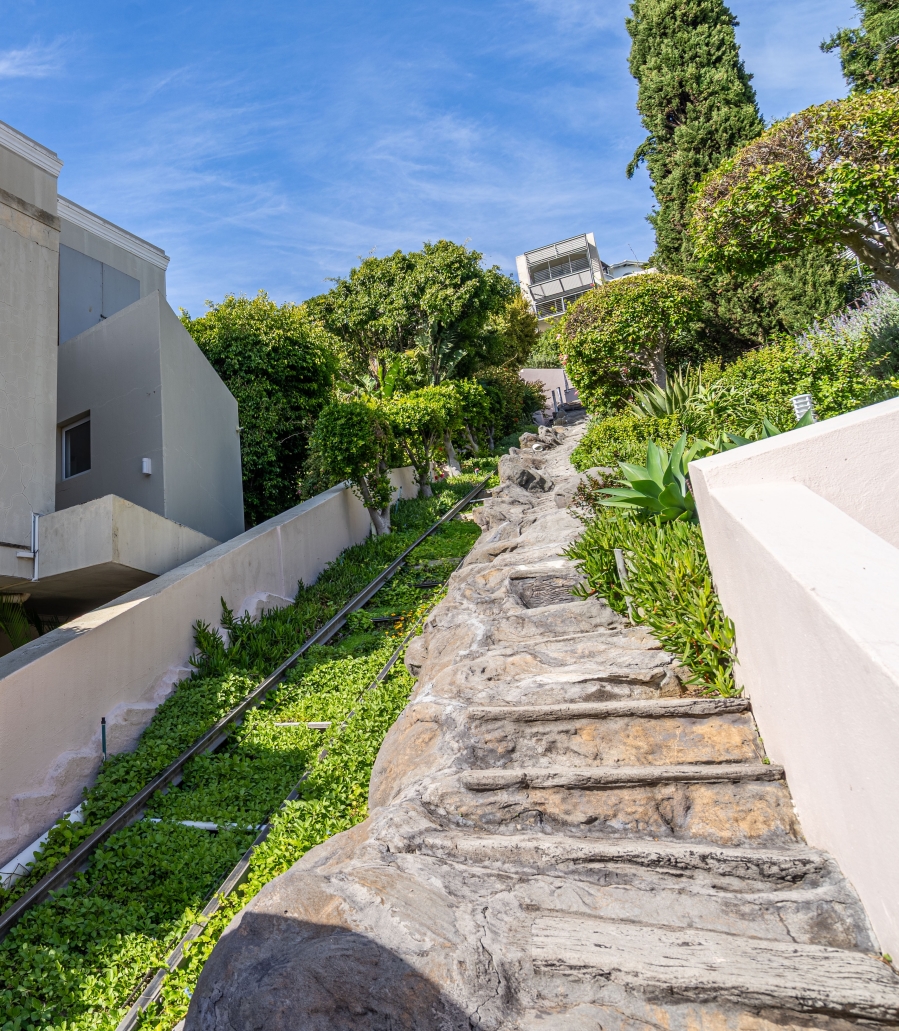 To Let 2 Bedroom Property for Rent in Bantry Bay Western Cape